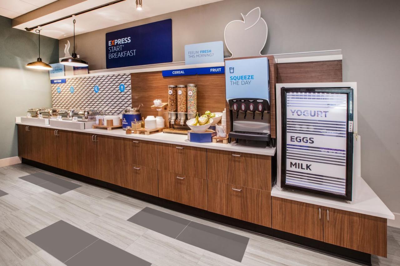 Express Tampa North Telecom Park By Ihg Hotel 2*