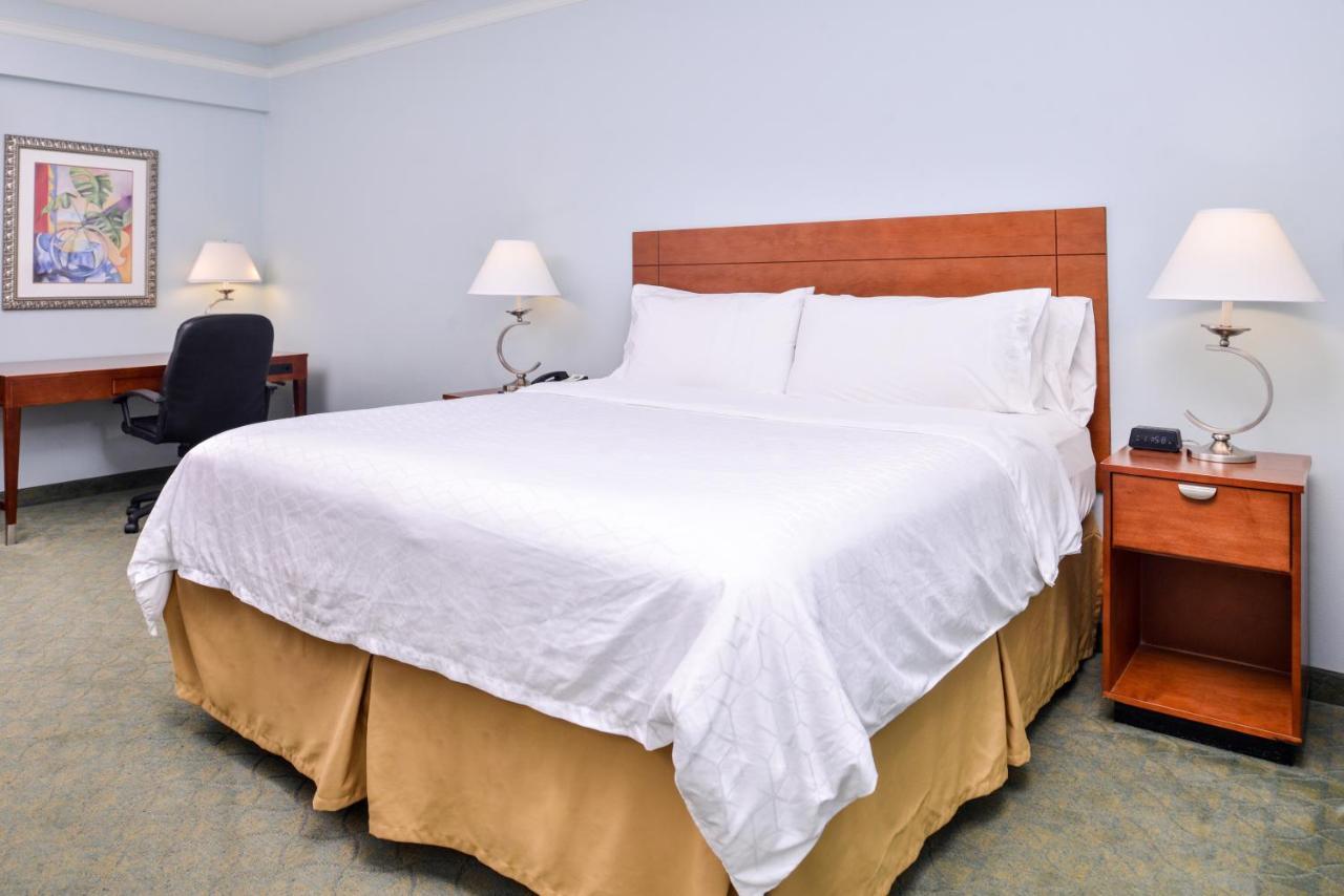Hotel Express Tampa North Telecom Park By Ihg