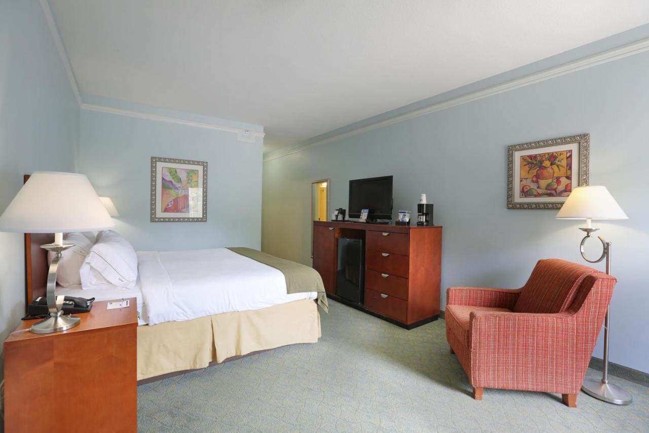 Express Tampa North Telecom Park By Ihg