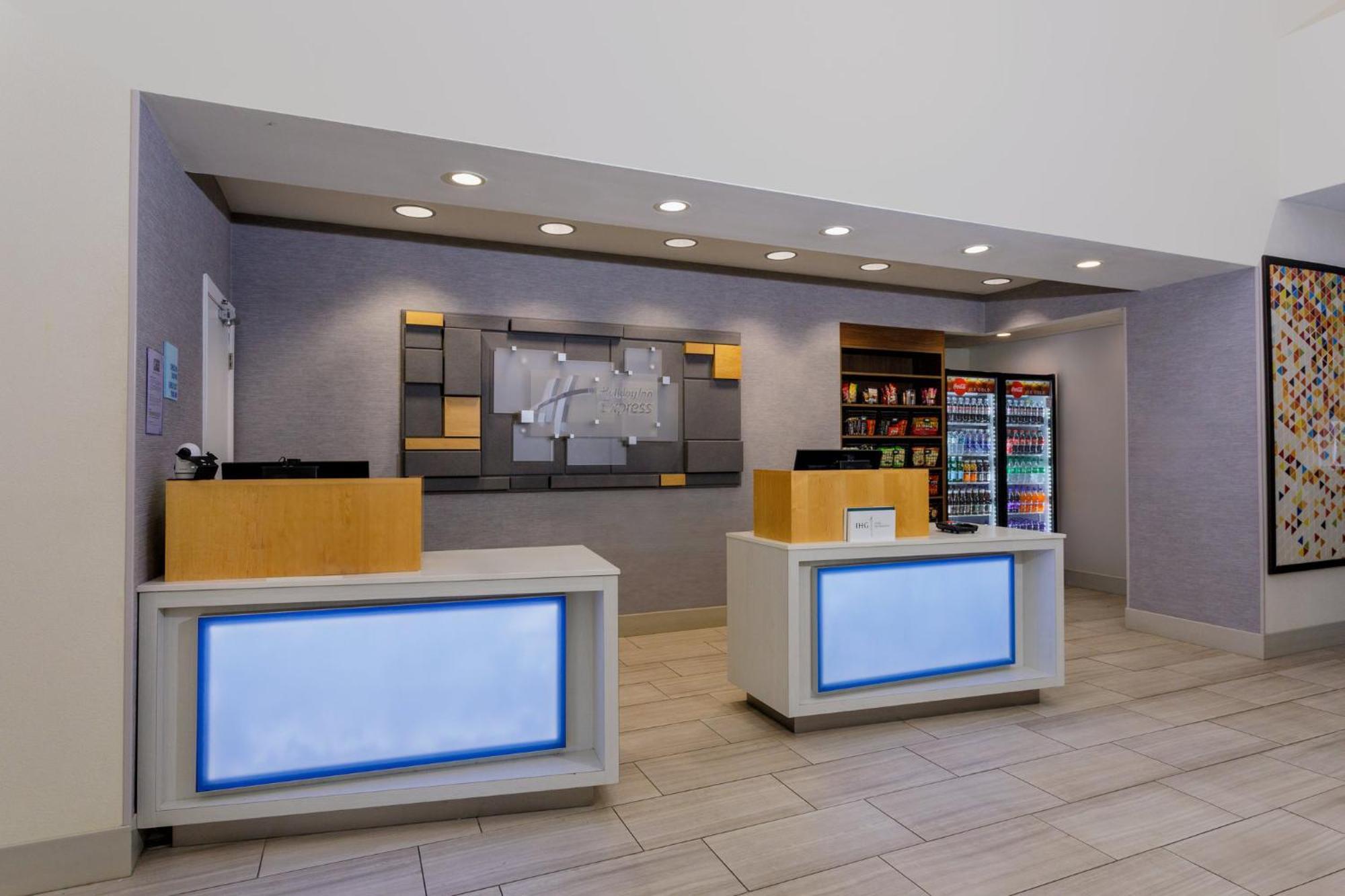 Hotel Express Tampa North Telecom Park By Ihg 2*